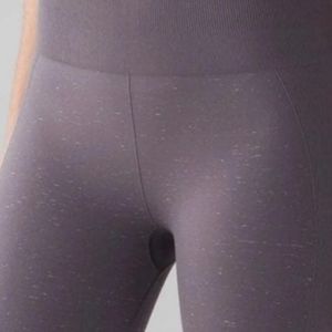 Lululemon Free To Flow Crop 17"